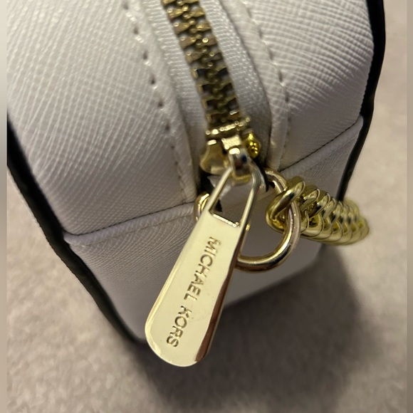 Michael Kors Jet Set Medium Crossbody Purse - Picture 5 of 10